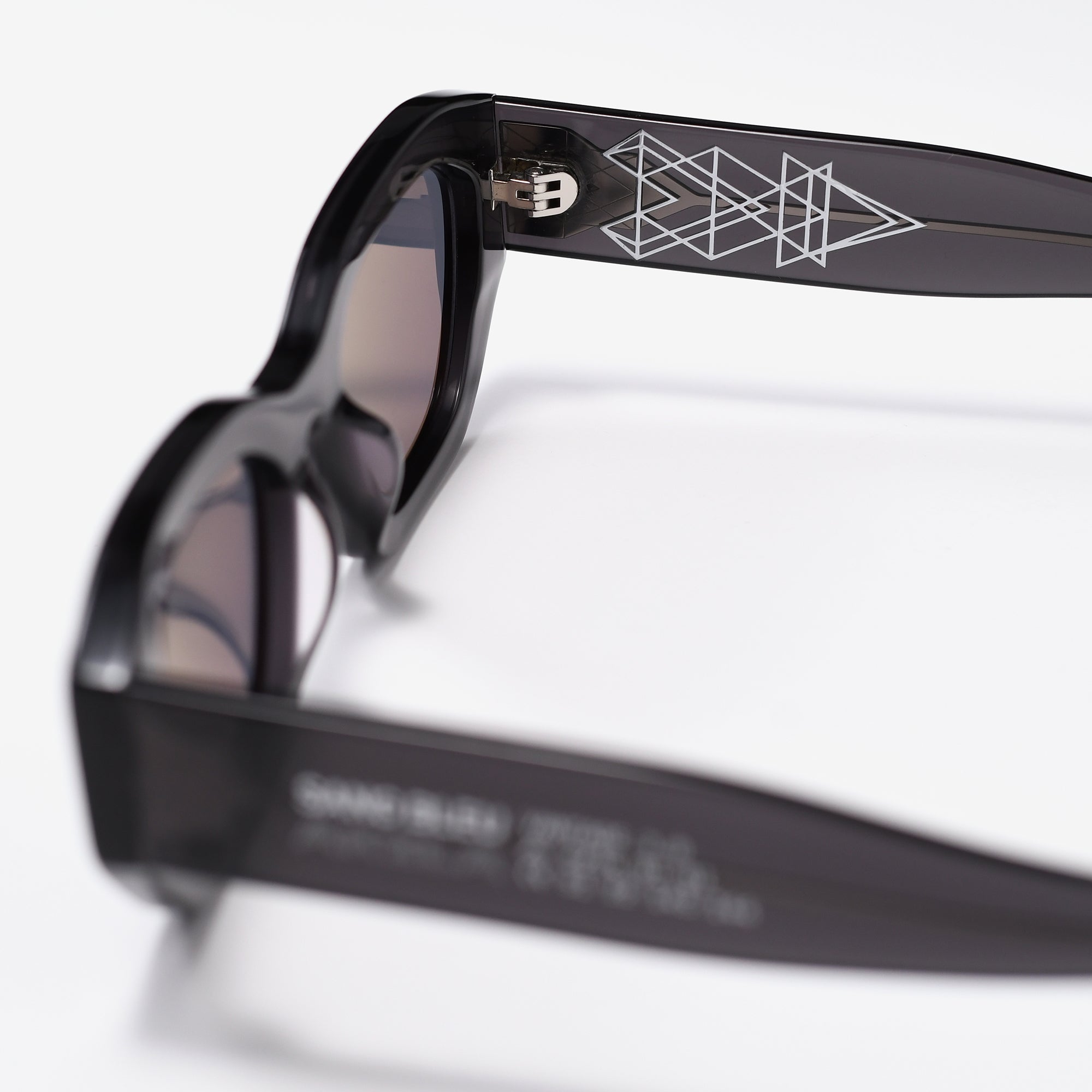 AKILA Vantage 3.0 Sunglasses for Sang Bleu