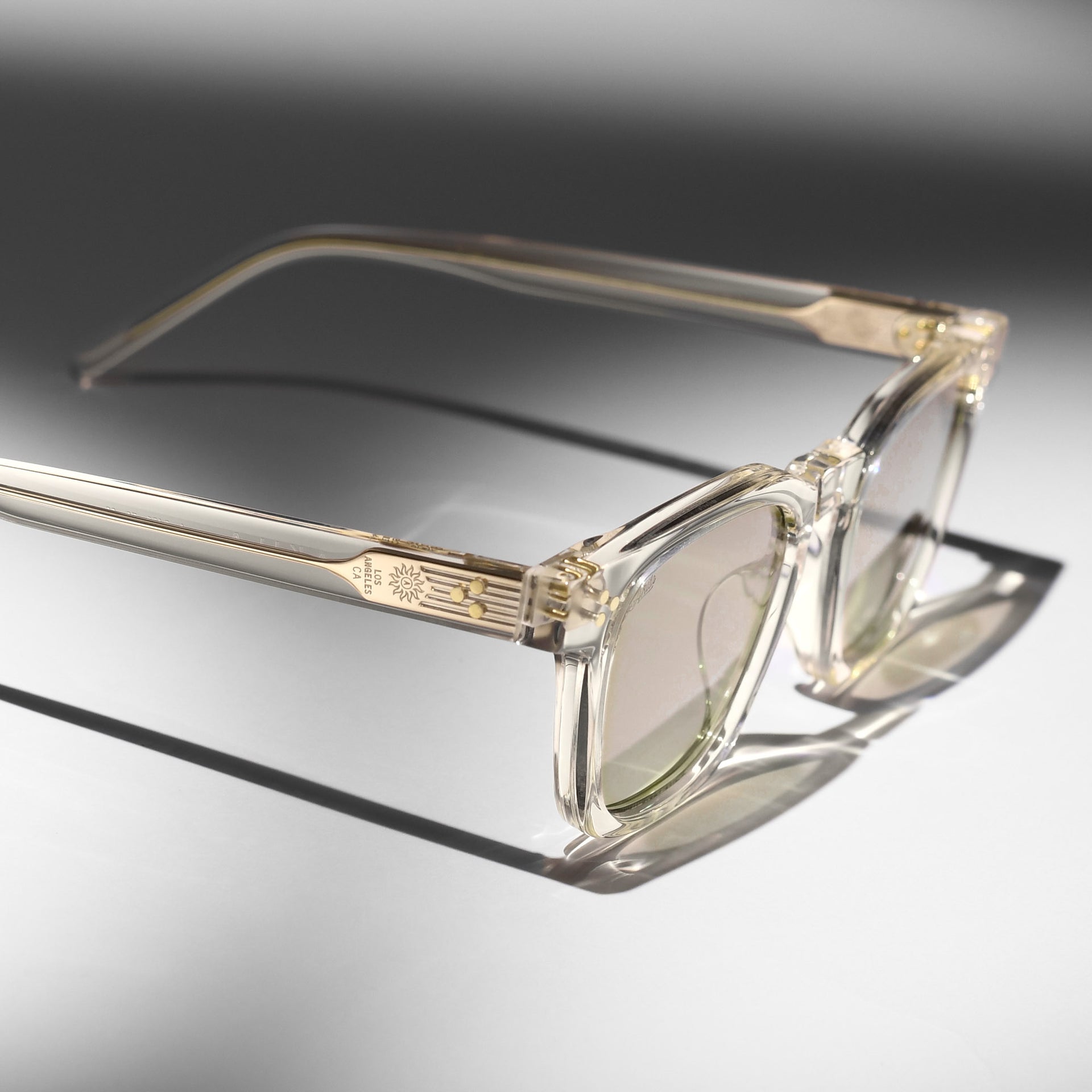 Crystal / Lt Brown