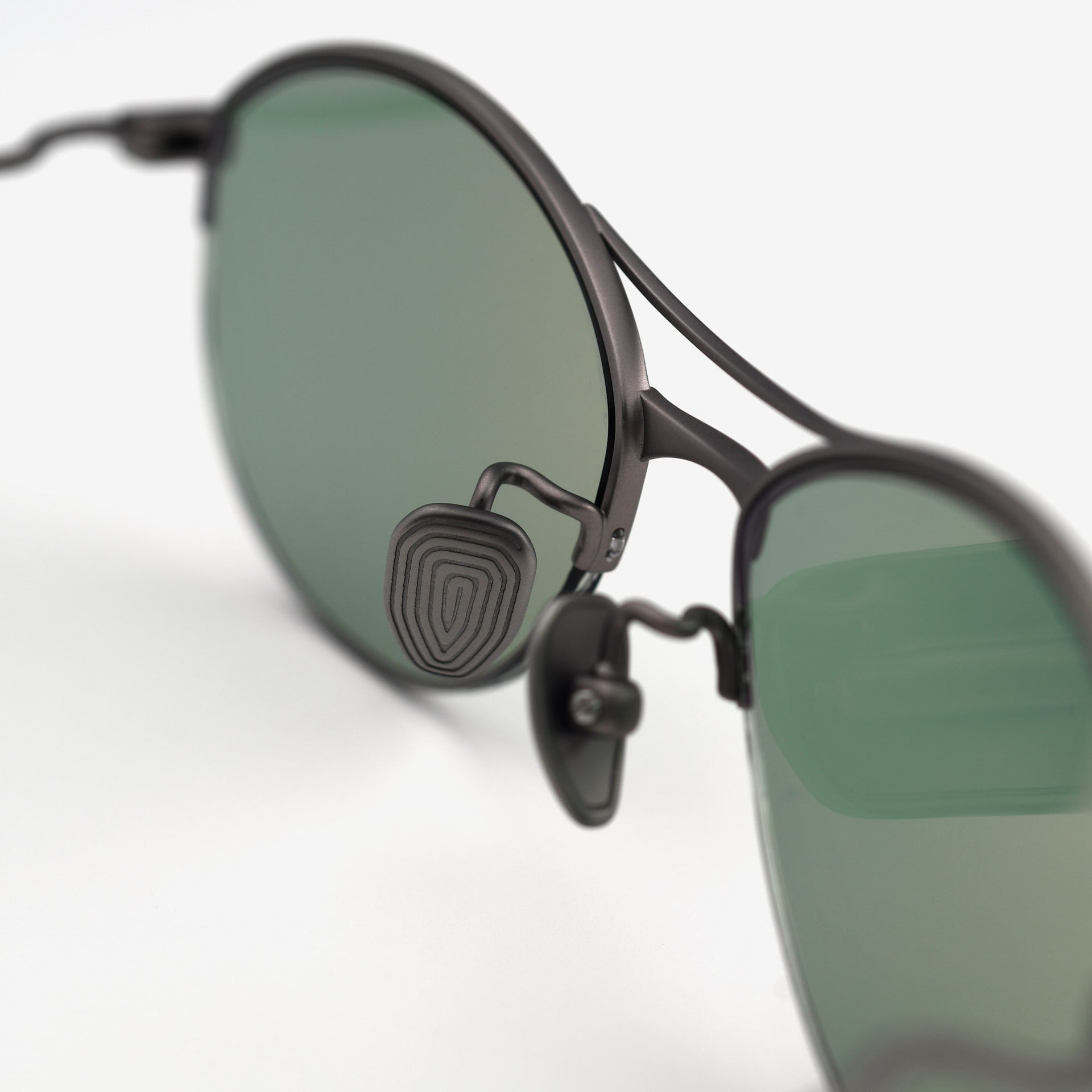 Brushed Gunmetal / Green