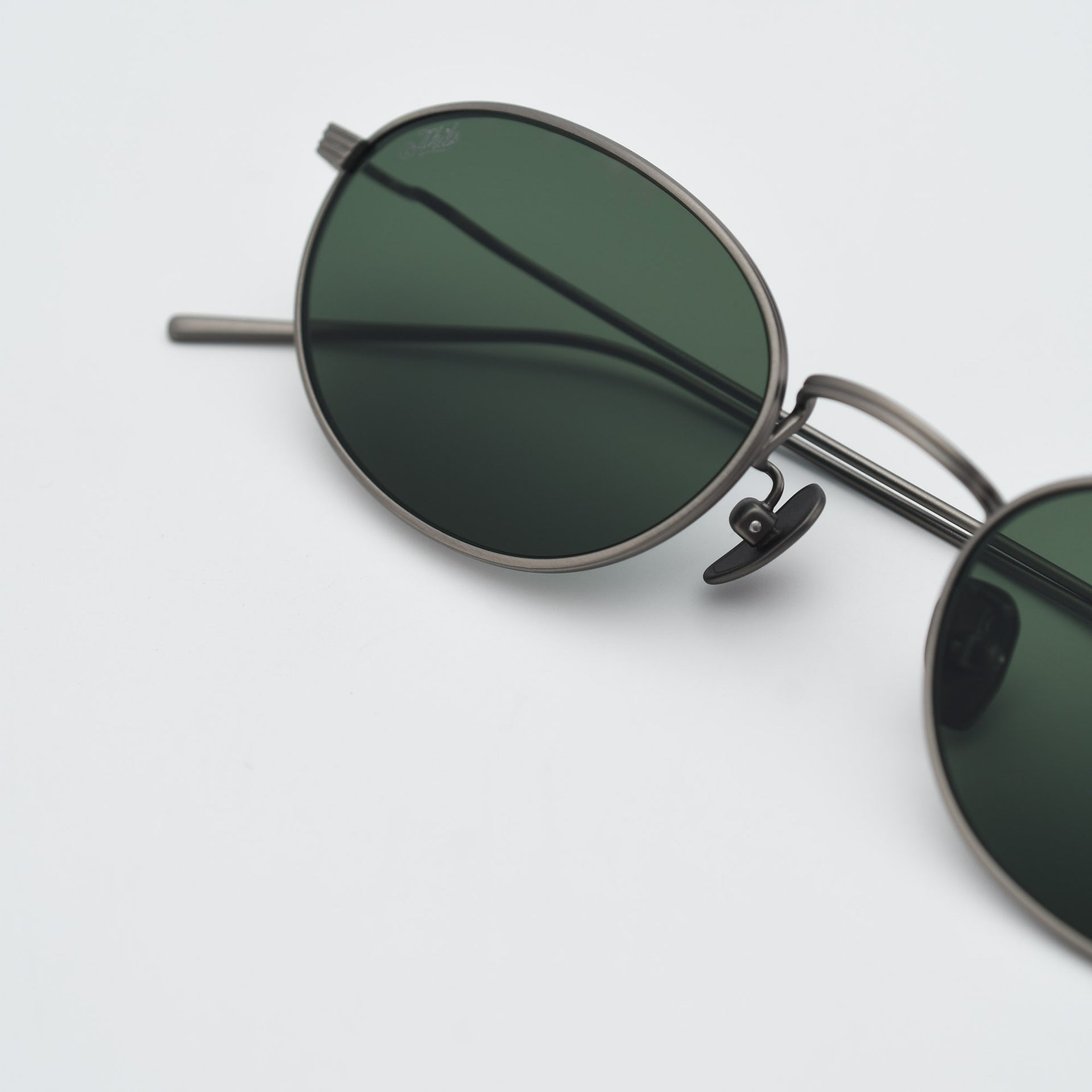Brushed Gunmetal / Bottle Green