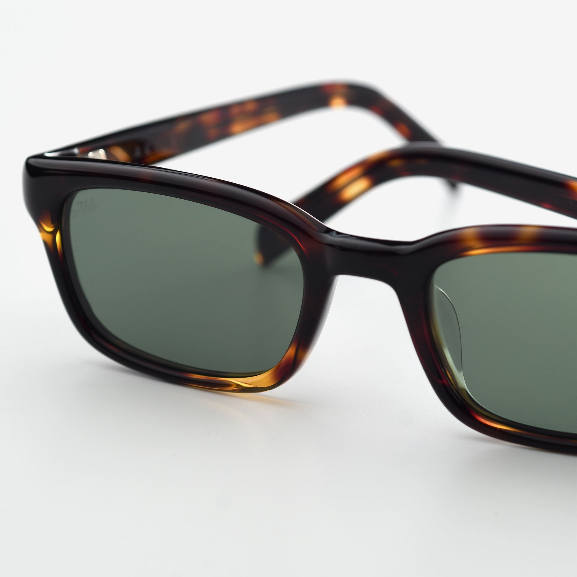 Brown Tortoise / Dk Green